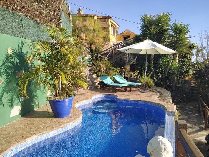 Ferienhaus für 2 Personen, mit Balkon und Terrasse sowie Garten und Pool