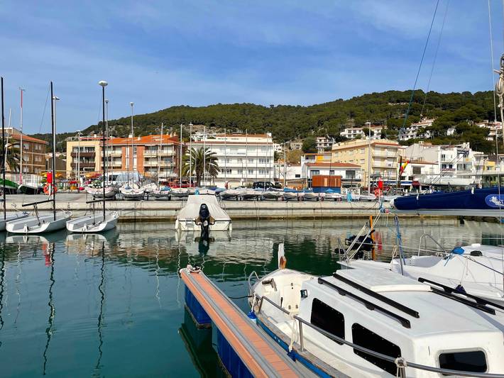 Entire apartment, Renovated apartment, 3 bedrooms, near the beach, Estartit center in l'Estartit, Torroella de Montgrí
