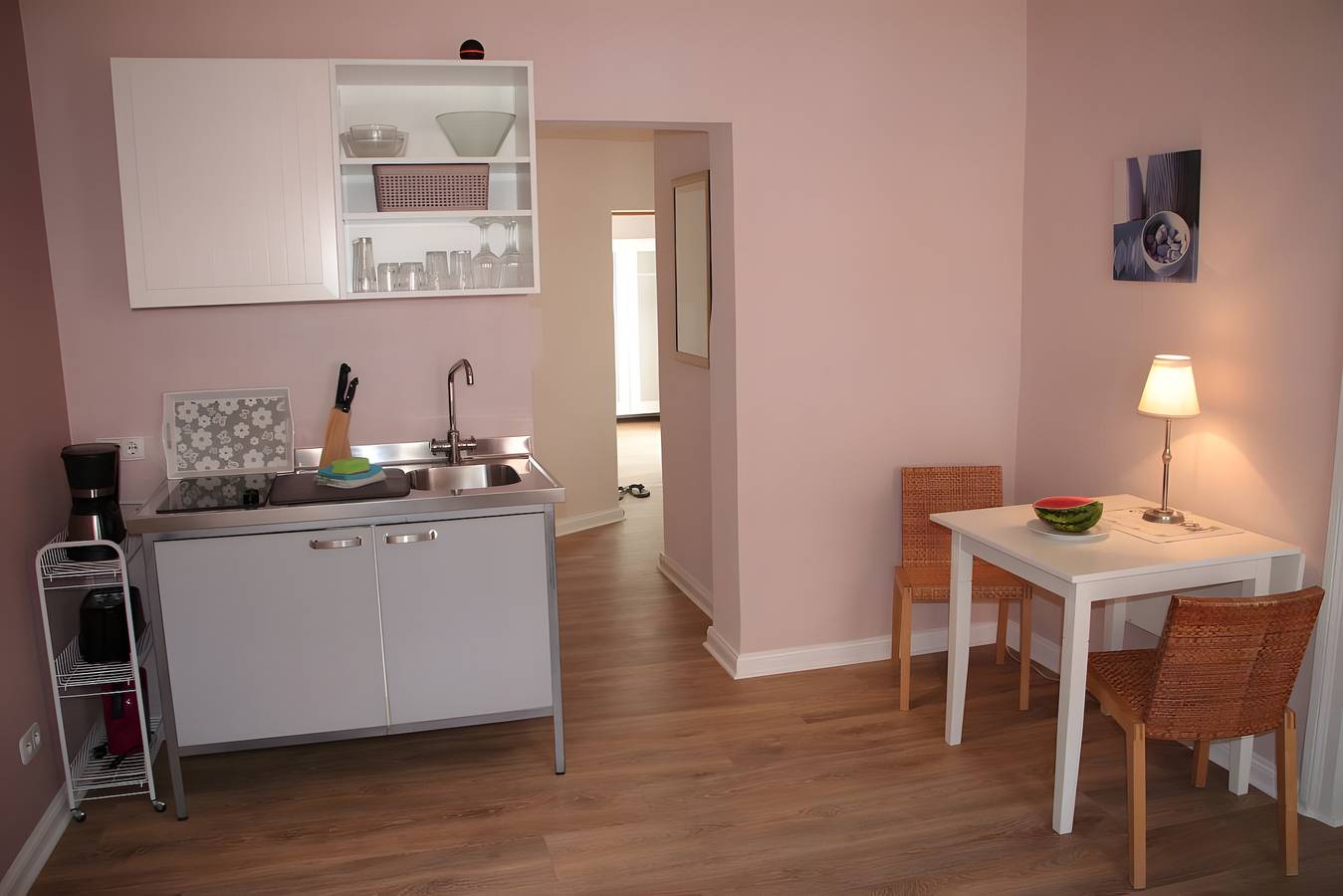 Ganze Wohnung, Apartment 'Fewo Möwe' mit gemeinsamer Terrasse, Garten und Wlan in Röbel, Müritz