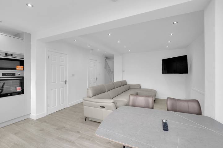 Holiday home for 8 people, with garden and terrace, child-friendly in London