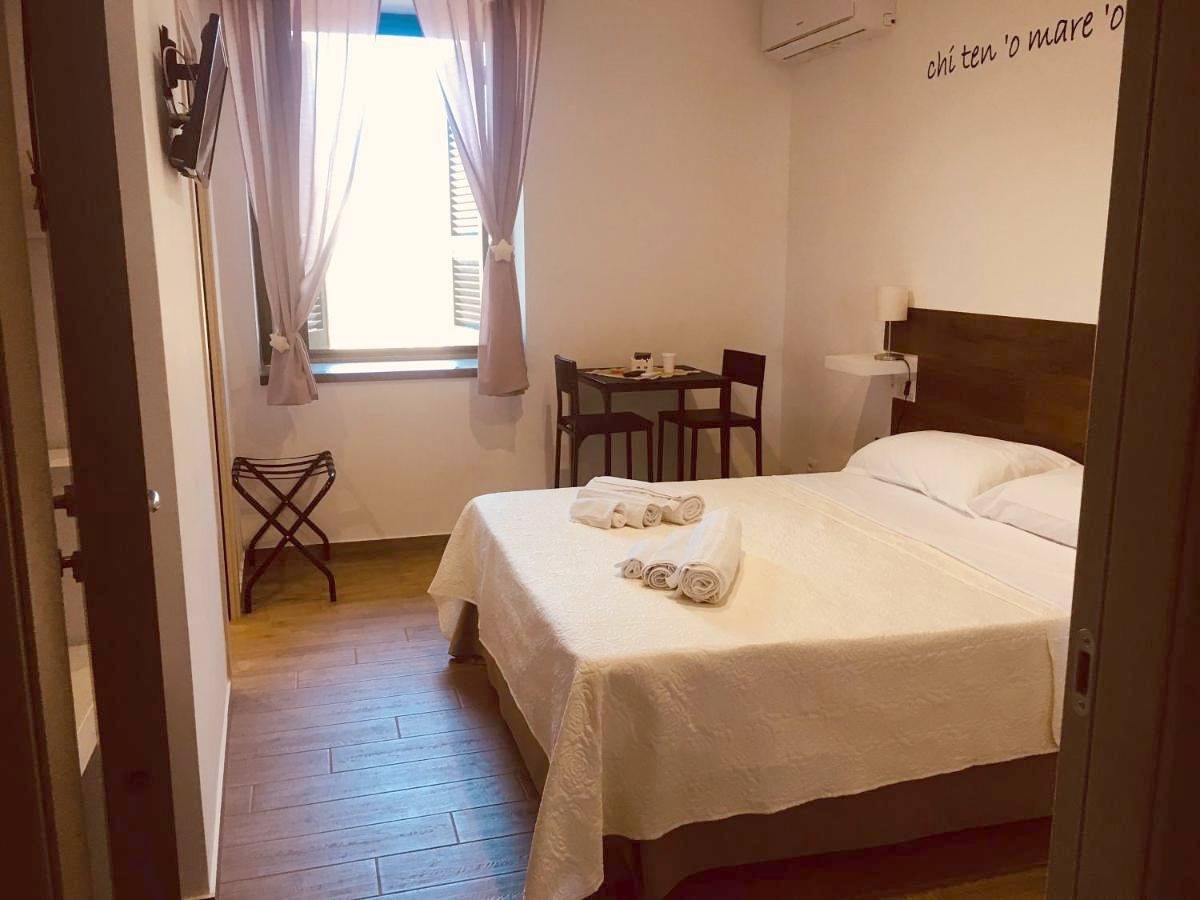Double Room with Private Bathroom in Campi Flegrei, Pozzuoli