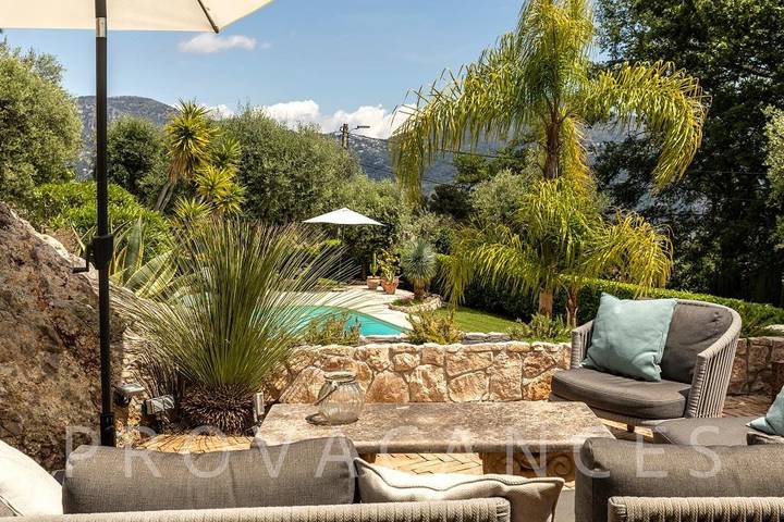 Villa pour 8 personnes avec balcon/terrasse in Carros, Côte méditerranéenne (France)
