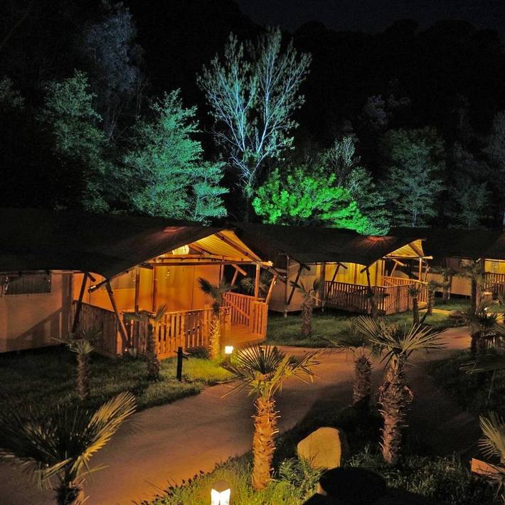Albergue para 7 personas, con Terraza además de Jardín y Piscina en Bescanó - 4