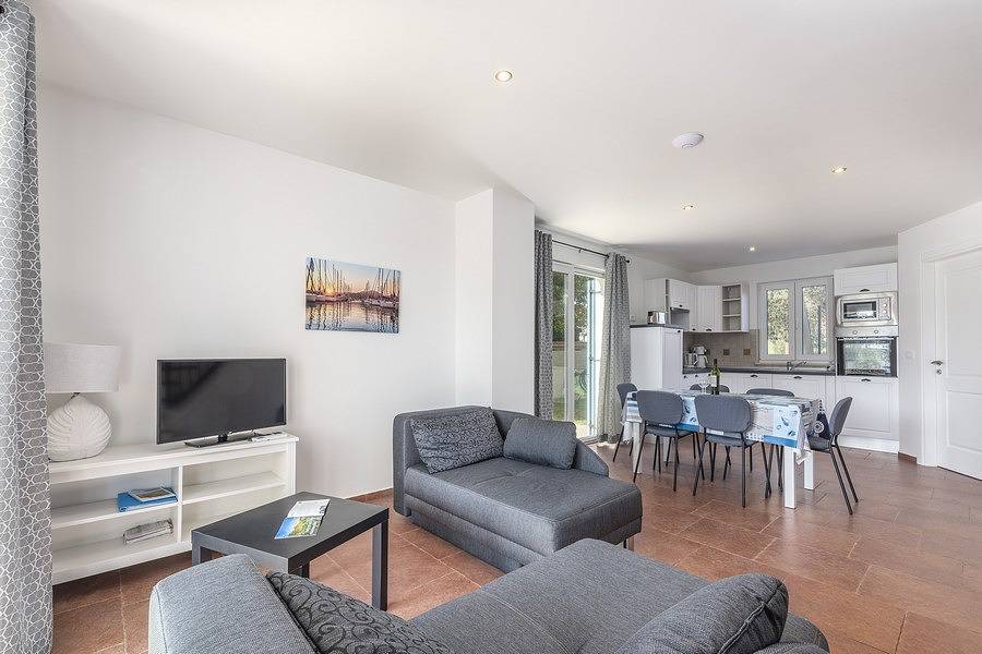 Schönes Apartment mit 2 Schlafzimmern und Gemeinschaftspool
 in Lovrecica, Umag und Umgebung