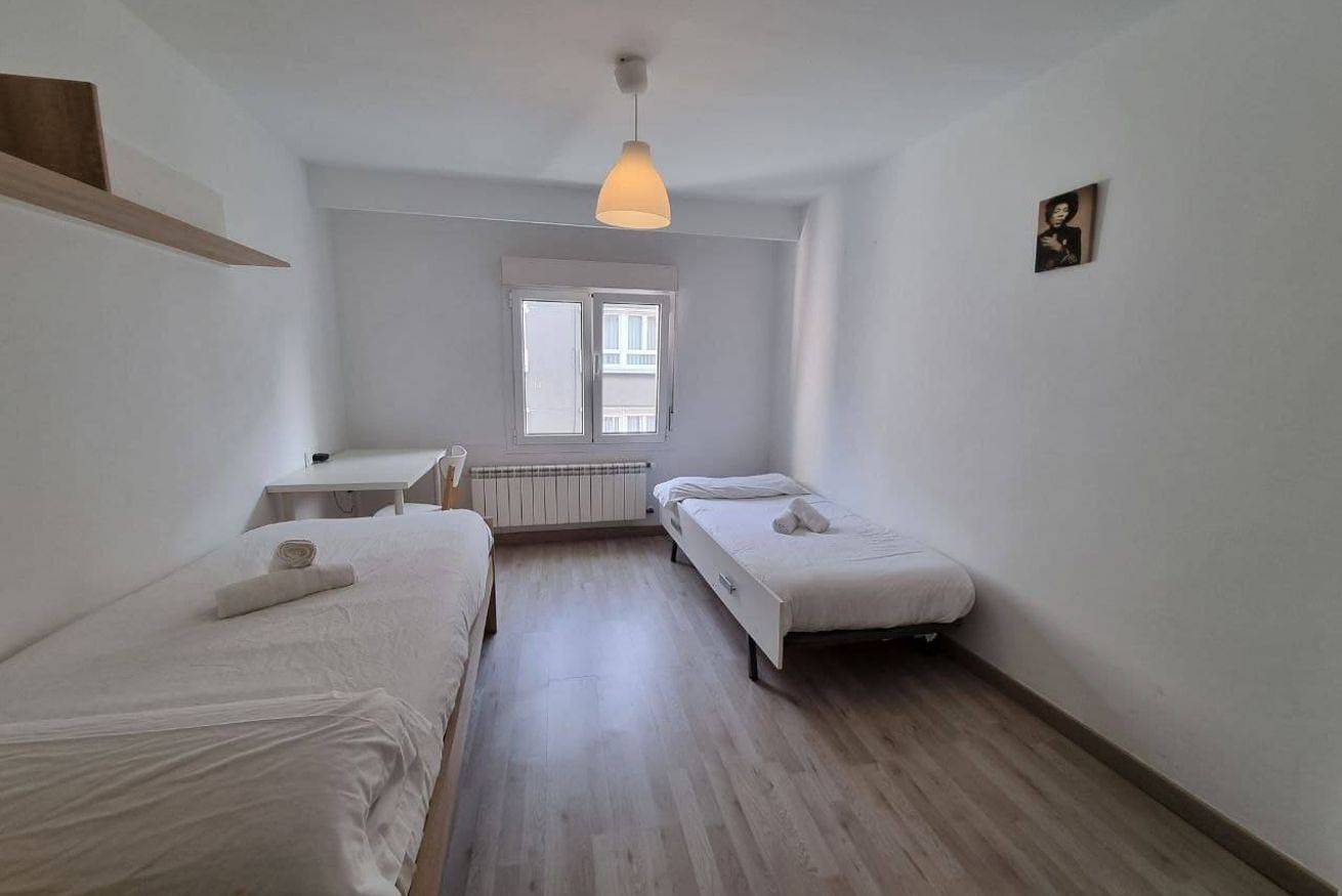 Apartamento entero, 103A By R2R Apartamento de 2 habitaciones in Gijón, Costa Verde