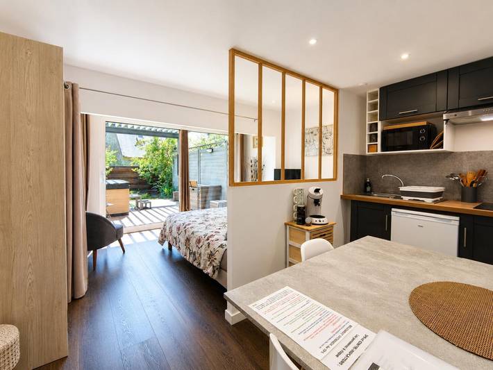 Gîte pour 2 personnes, avec Jacuzzi et Terrasse ainsi que Jardin et Vue à Surzur - 2