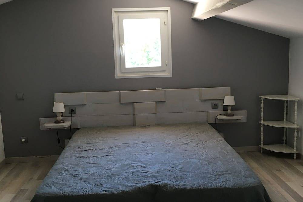 Gite with swimming pool and jacuzzi in Arles, Arles und Umgebung