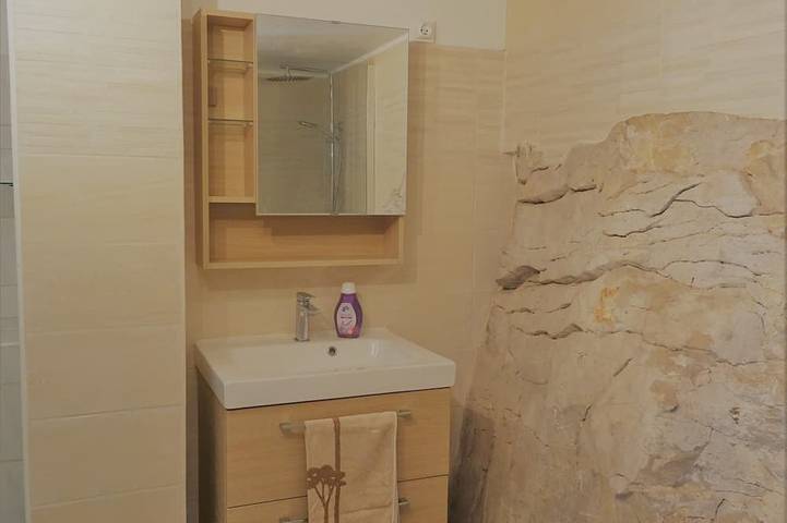 Entire apartment, Bas de villa near Calanques de Cassis in quiet subdivision in Carnoux-en-Provence, Mediterranean Coast (France)