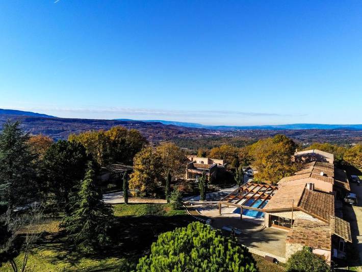 Gîte pour 2 personnes, avec jardin ainsi que vue et piscine à Caseneuve