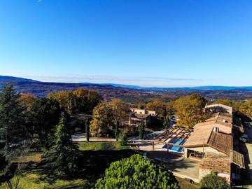Gîte pour 4 personnes, avec piscine ainsi que jardin et vue à Caseneuve