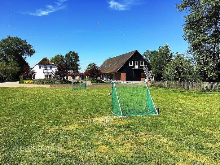 Ferienhaus für 48 Personen, mit Balkon/Terrasse und Terrasse sowie Sauna in den Niederlande