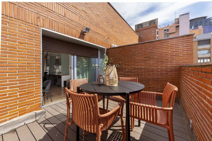 Apartamento para 5 personas, con Balcón y Terraza en Cuatro Caminos