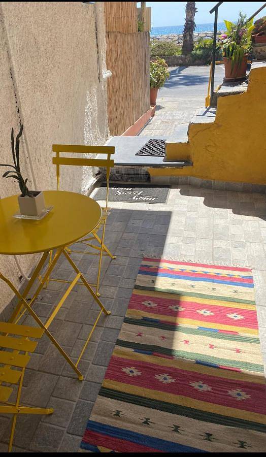 Ferienwohnung für 4 Personen, mit Balkon und Terrasse sowie Ausblick in Riva Ligure