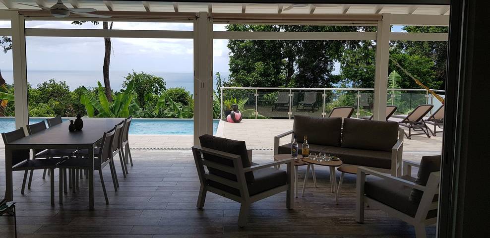 Location de vacances pour 8 personnes, avec piscine ainsi que jardin et terrasse dans Basse-Terre (homonymie) - 2