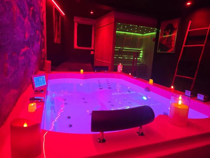 Villa pour 2 personnes, avec terrasse ainsi que sauna et jacuzzi