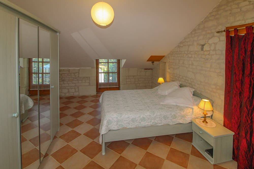 Gîte fermette en pierres à la campagne in Prinçay, Vienne (France)