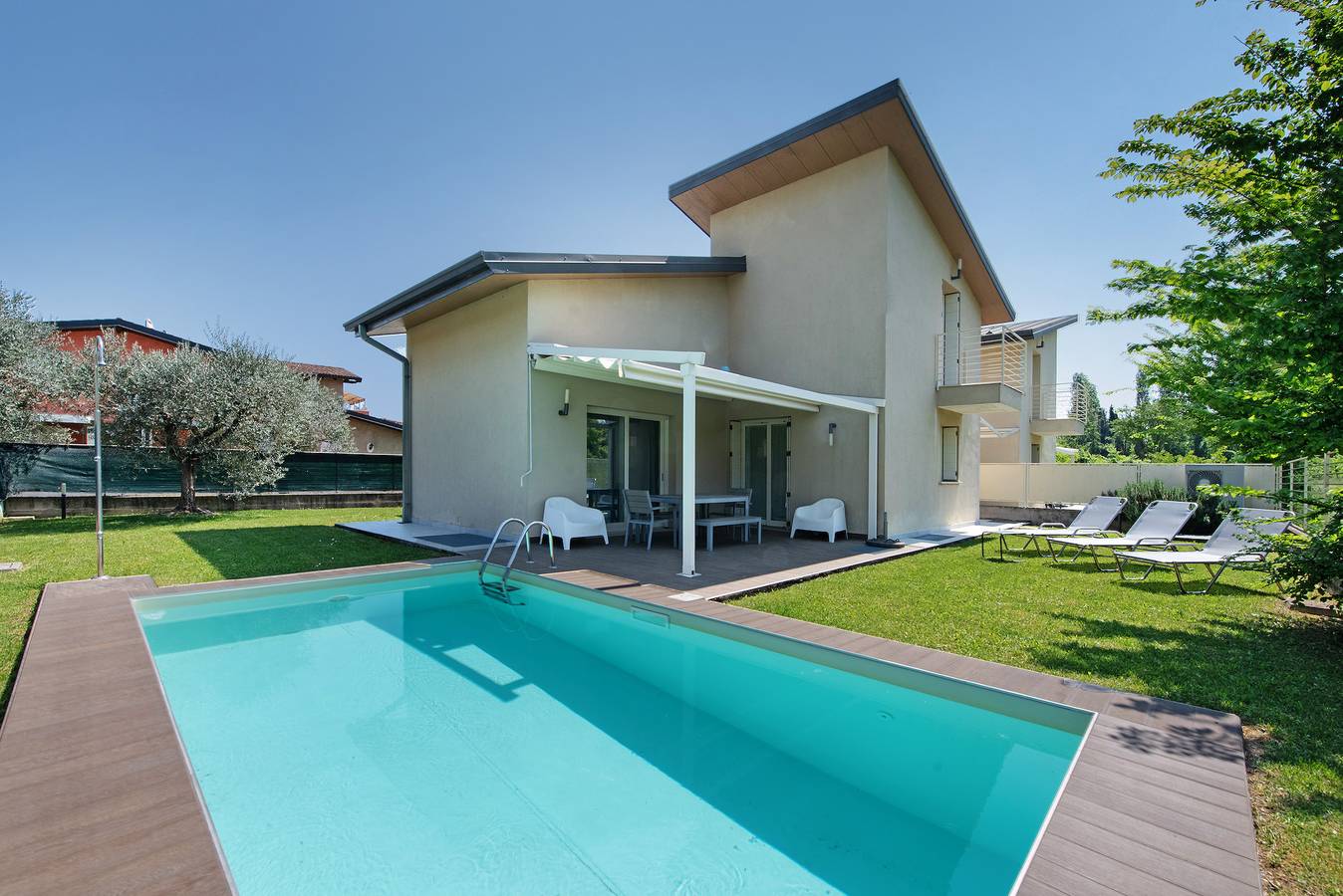 Villa 'Le Golfette Ville Al Golf 2' mit privatem Pool, privater Terrasse und Wi-Fi in Manerba del Garda, Gardasee-Berge