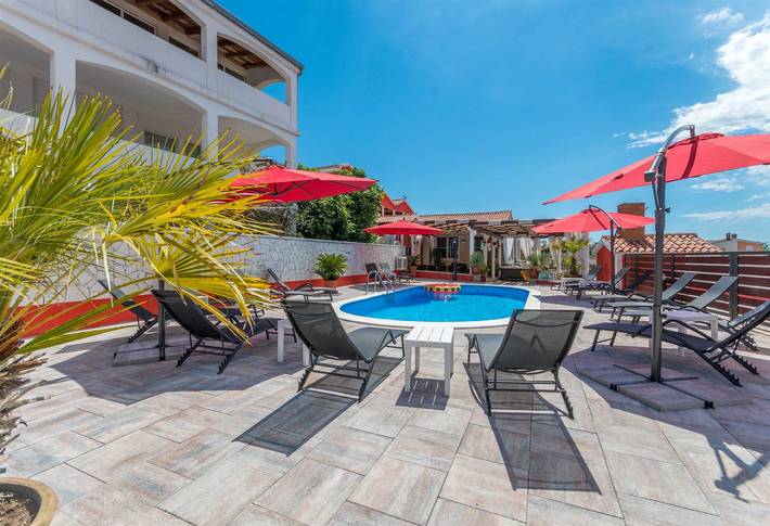 Villa pour 16 personnes, avec sauna ainsi que jardin et jacuzzi à Turanj - 2