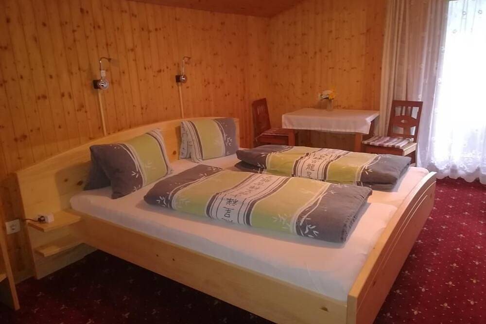 Haus Taurer - ruhiges Doppelzimmer in Großkirchheim, Bezirk Spittal an der Drau