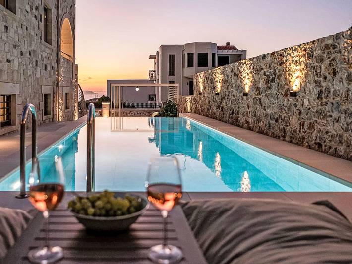 Ferienhaus für 10 Personen, mit Balkon und Terrasse sowie Garten und Pool in Chorafakia