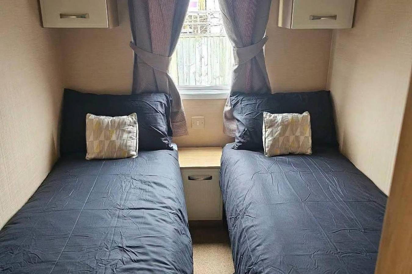 2-Bed Caravan - Sleeps 6 - Pets - Beach Access in Chapel St. Leonards, Lincolnshire