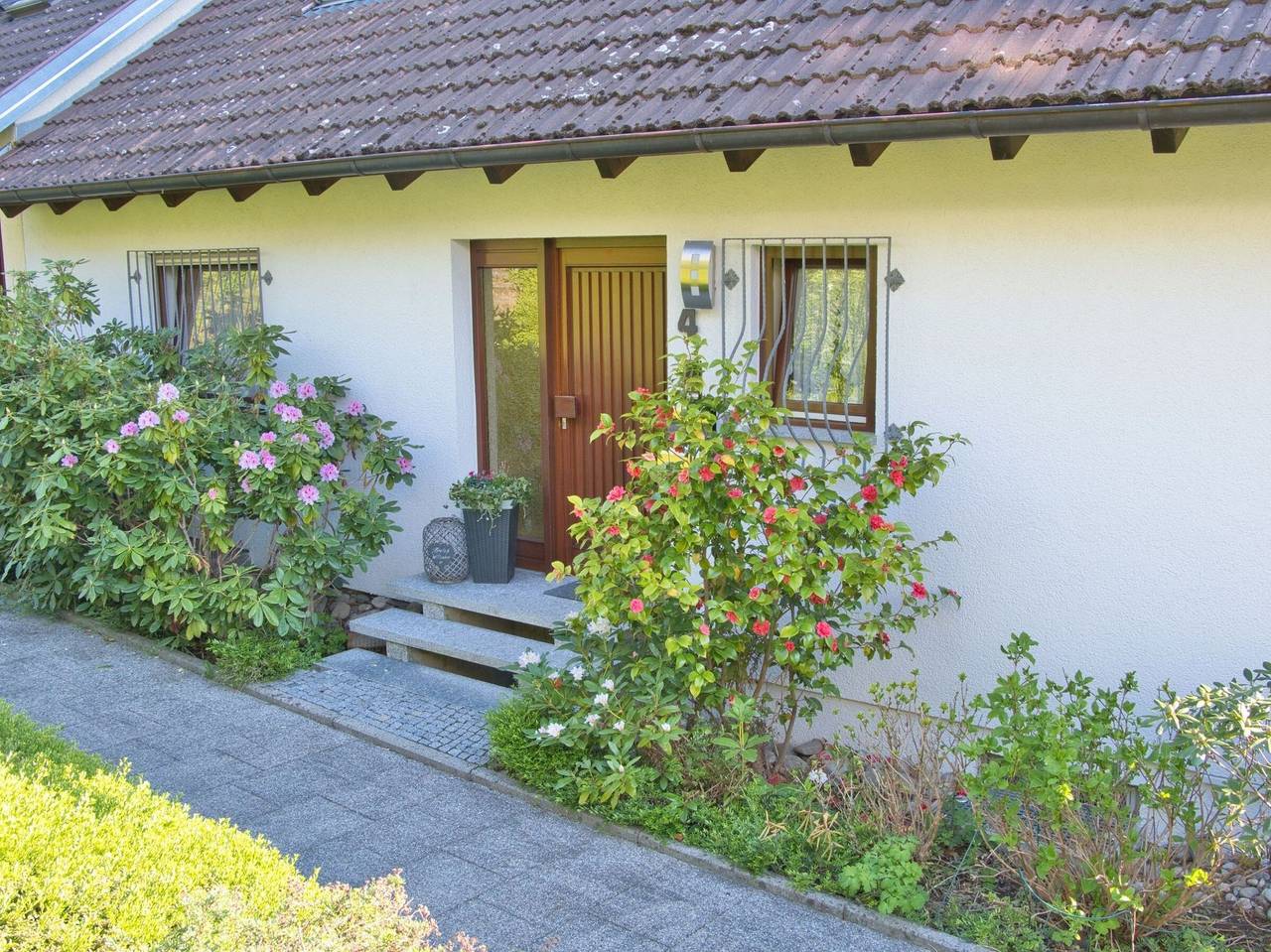 Ganze Wohnung, Ferienwohnung 'Seerose' mit Gemeinschaftsgarten, Balkon und Wlan in Überlingen, Region Bodensee-Oberschwaben