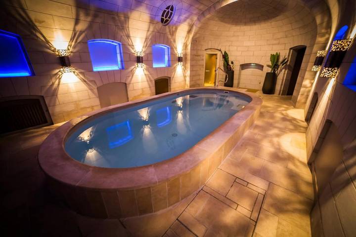 Hôtel pour 3 personnes, avec jardin et piscine ainsi que sauna et vue, animaux acceptés à Montbazon - 2