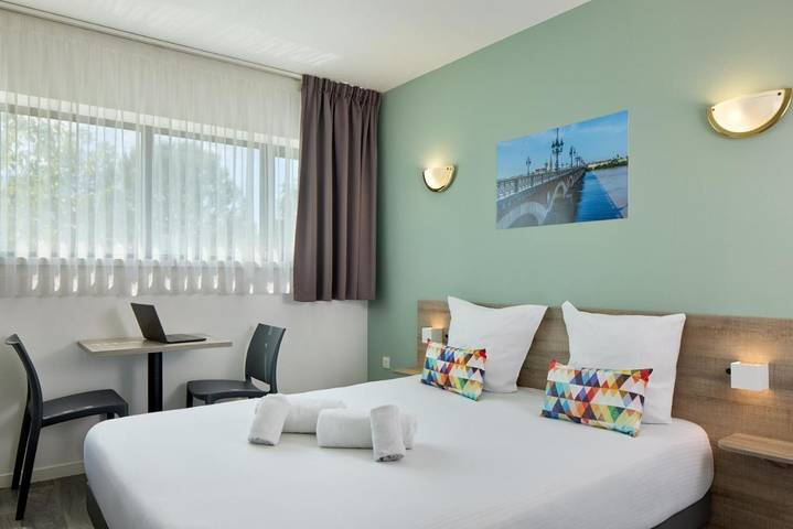 Aparthotel para 4 personas, con vistas además de piscina y jardín, Se admiten mascotas - 1