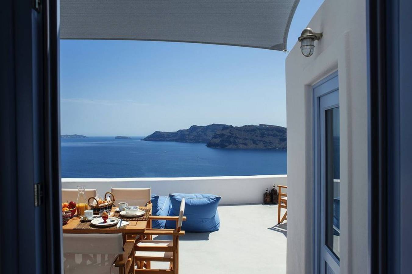 Extravagant Santorini Villa | 2 Bedrooms | Villa Elara | Sun Terrace With Sea View | Outdoor Heated Jacuzzi | Oia in Ormos Ammoudiou, Oia