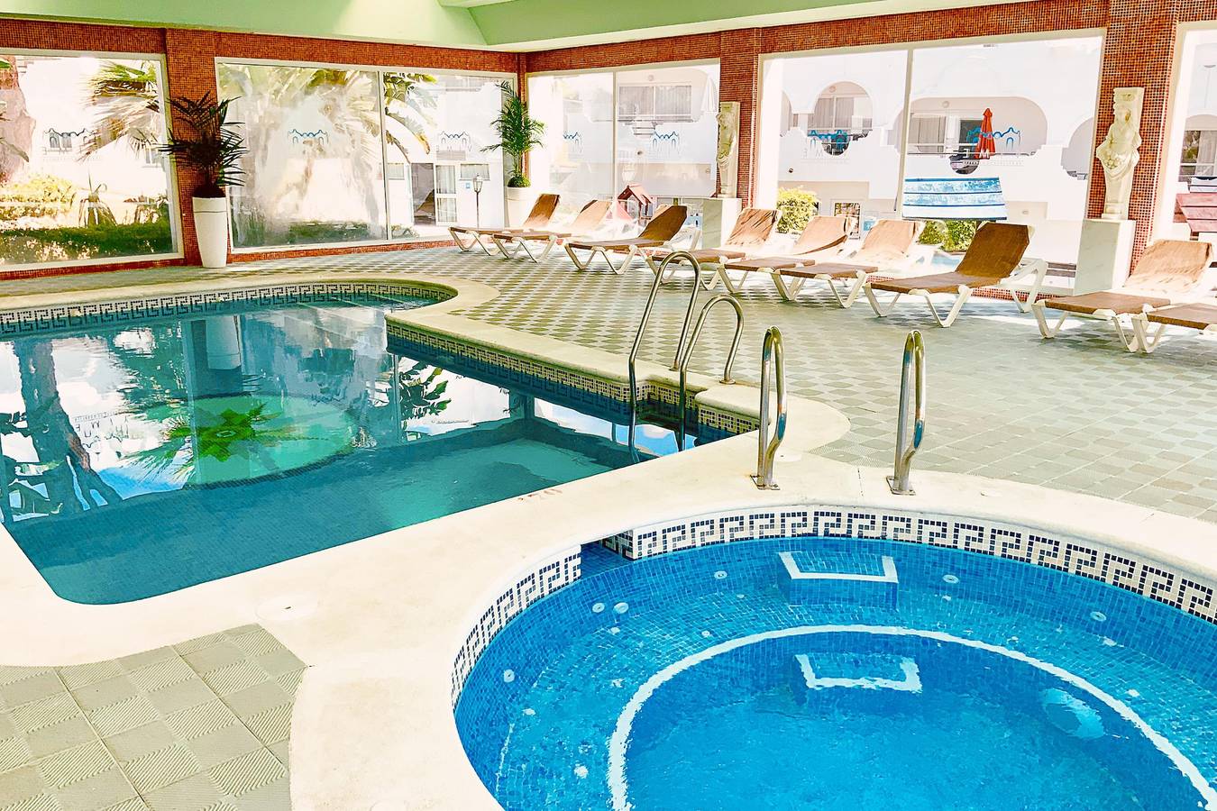 Marbella Resort 6 Pool Whirlpool Sauna in Hacienda Las Chapas, Marbella