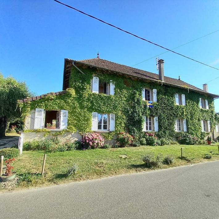 Gîte pour 16 personnes à Montagnieu