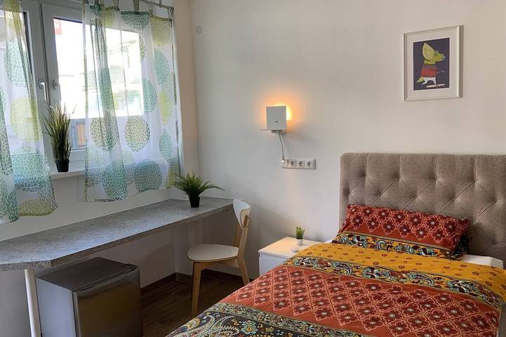 Room for fitters 18sqm two box-spring beds 100x200 and 90x200 in Weiterstadt, Hesse du Sud