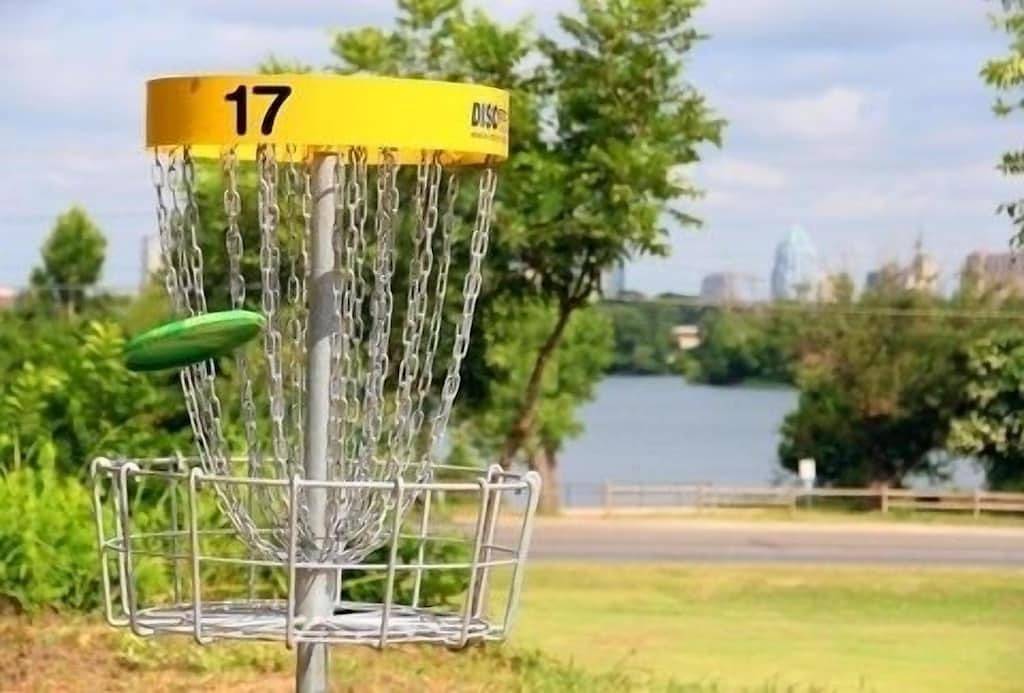 Neues Lake Travis Haus am Golfplatz mit Golfwagen in Lake Travis