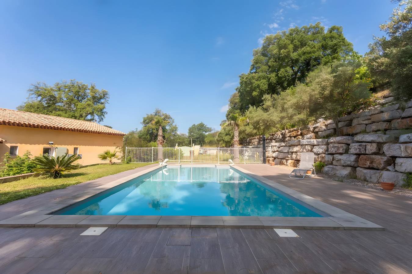 Zimmer "Azur" mit Gemeinschaftspool, Wlan und Klimaanlage in Collobrières, Toulon Region