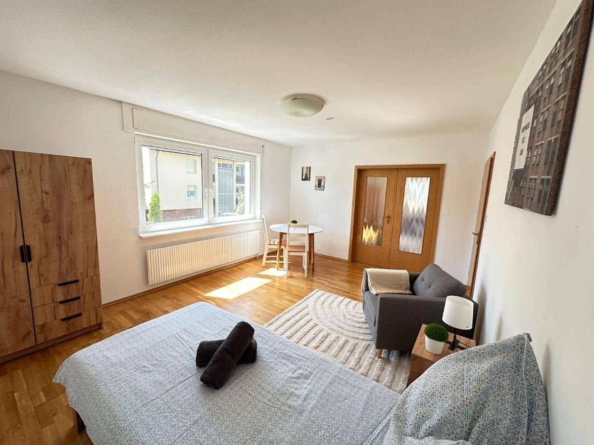 Appartement entier, 8 Einzelbetten Böblingen I 6 Schlafzimmer I 2 sep Ebenen I 2 Bäder, 2 sep Wc I Messe, A81 I Monteure, Teams in Böblingen, Landkreis Böblingen