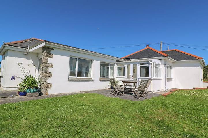 Holiday rental for 6 people, with Garden in Porthcurno