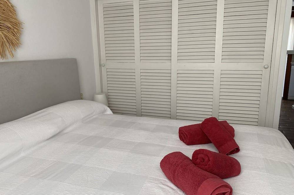 Apartamento entero, Apartamento con vistas y piscina en Fornells in Fornells, Es Mercadal