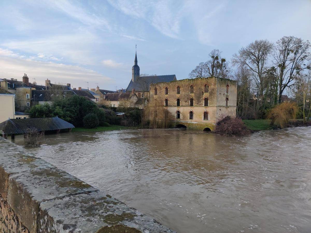 Appartement de vacances entier, Double Room with Garden View in Montfort-le-Gesnois, Sarthe