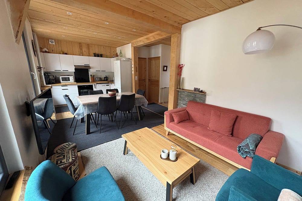 Accommodation. 3 bedrooms. 2 bathrooms. Sleeps 6/7. Private garage. in Mont-Dore, Parque Natural Regional Volcans d'Auvergne