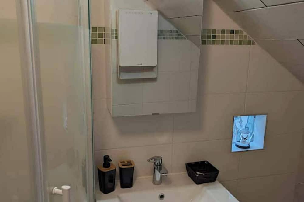 Entire apartment, Comme une Petite Maison, au Calme et Proche Métro in Créteil, Val-de-Marne
