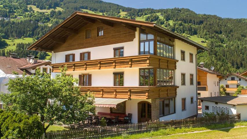 Holiday home for 20 people, with terrace and garden, with pets - 1