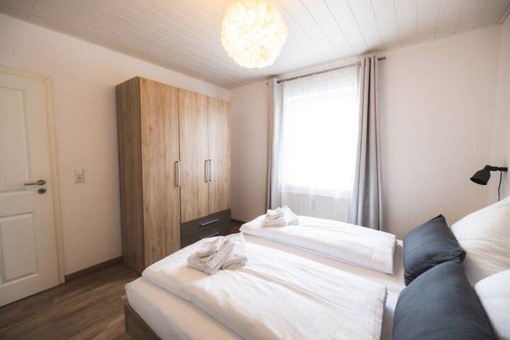 Ganze Wohnung, Ferienwohnung Sonne im gemütlichen Gästehaus Benedikt in Friedrichshafen, Region Bodensee-Oberschwaben