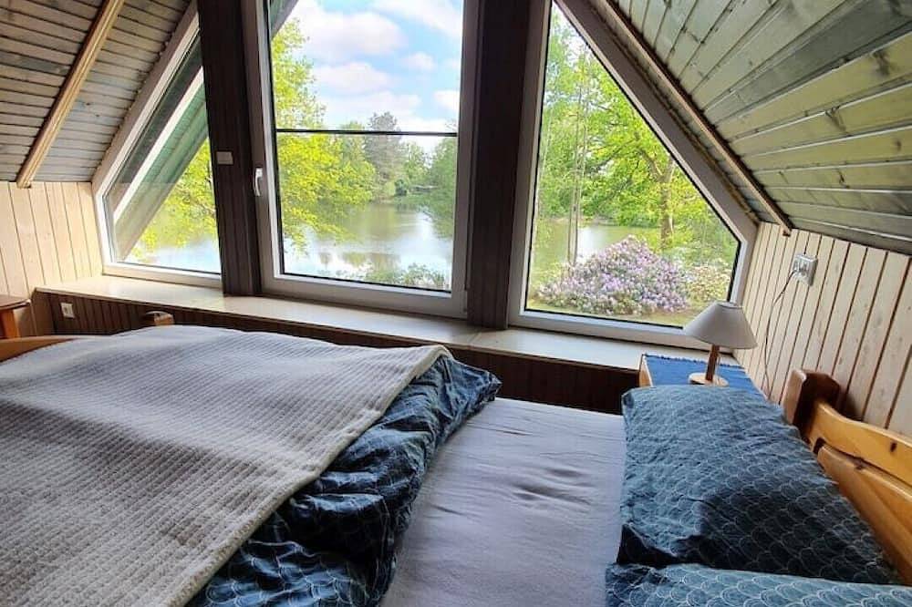 Idyllisches Haus mit 85qm Wohnfläche direkt am See mit optionalem Hot-Tub in Bockhorn, Südliche Nordseeküste