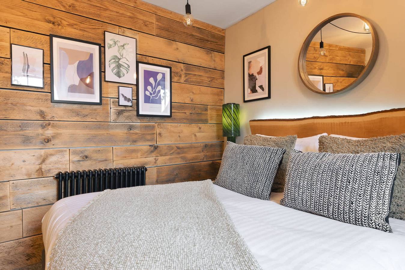 Entire apartment, Windermere Central Hotel - Room 2 in Windermere, Lake District