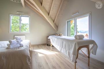 Gîte pour 12 personnes, avec terrasse à Jongieux