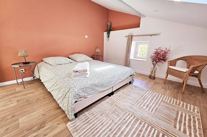 Location de vacances pour 8 personnes, avec terrasse et jardin à Châteauneuf-sur-Charente - 2