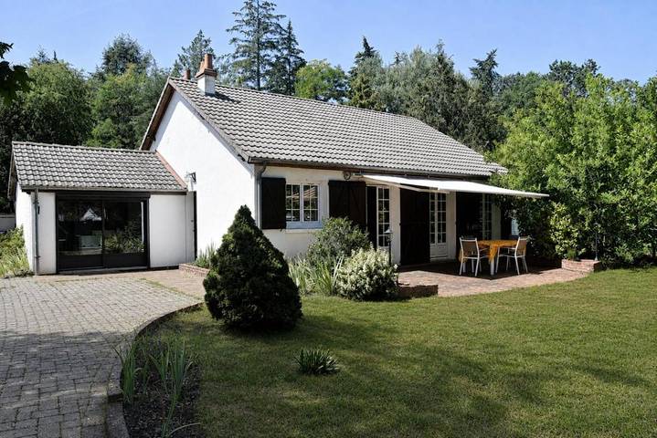 Gîte pour 3 personnes, avec Terrasse et Jacuzzi ainsi que Jardin et Vue à Ligny-le-Ribault