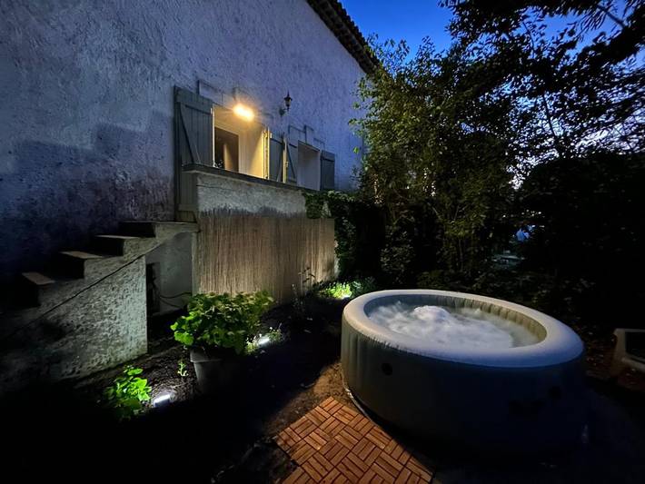 Maison de vacances pour 4 personnes, avec jacuzzi et terrasse