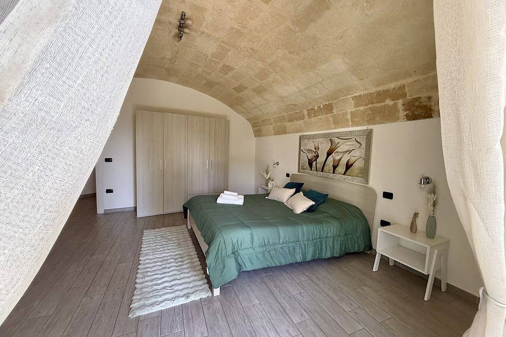 Entire apartment, Aquamirae - Historic home with panoramic balcony - in Gravina in Puglia, Alta Murgia National Park