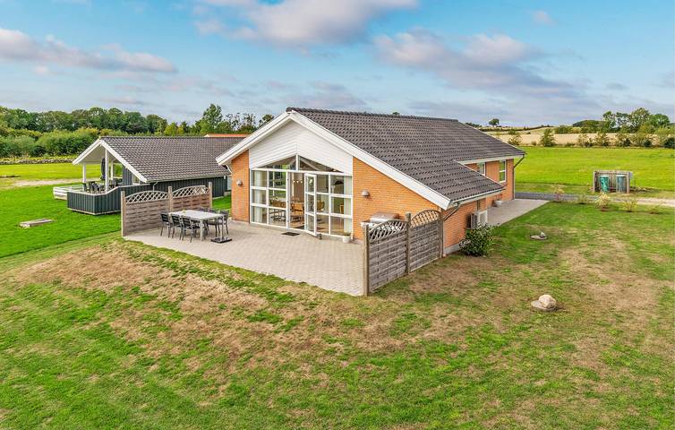 Ferienhaus für 8 Personen, mit Sauna und Whirlpool sowie Terrasse